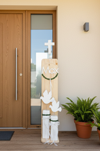 Deko-Stele mit Fischen seitlich am Eingang 3