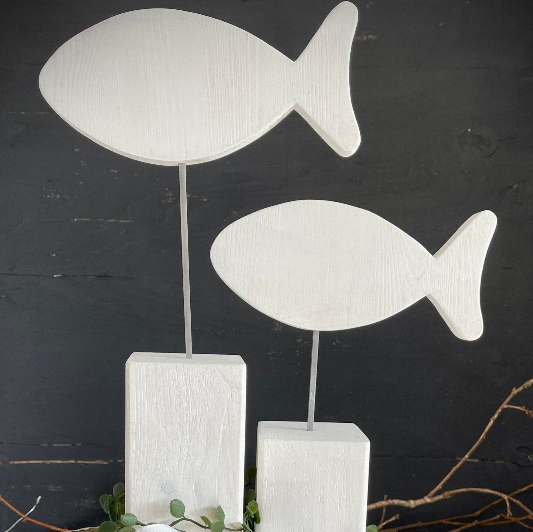 Stele mit Fisch zur Taufe & Kommunion - Mit Kränzchen & Schleife in 2 Größen