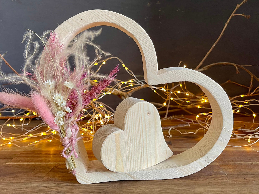 Herz aus Holz mit Trockenblumen - Geschenk zur Hochzeit & Geburtstag