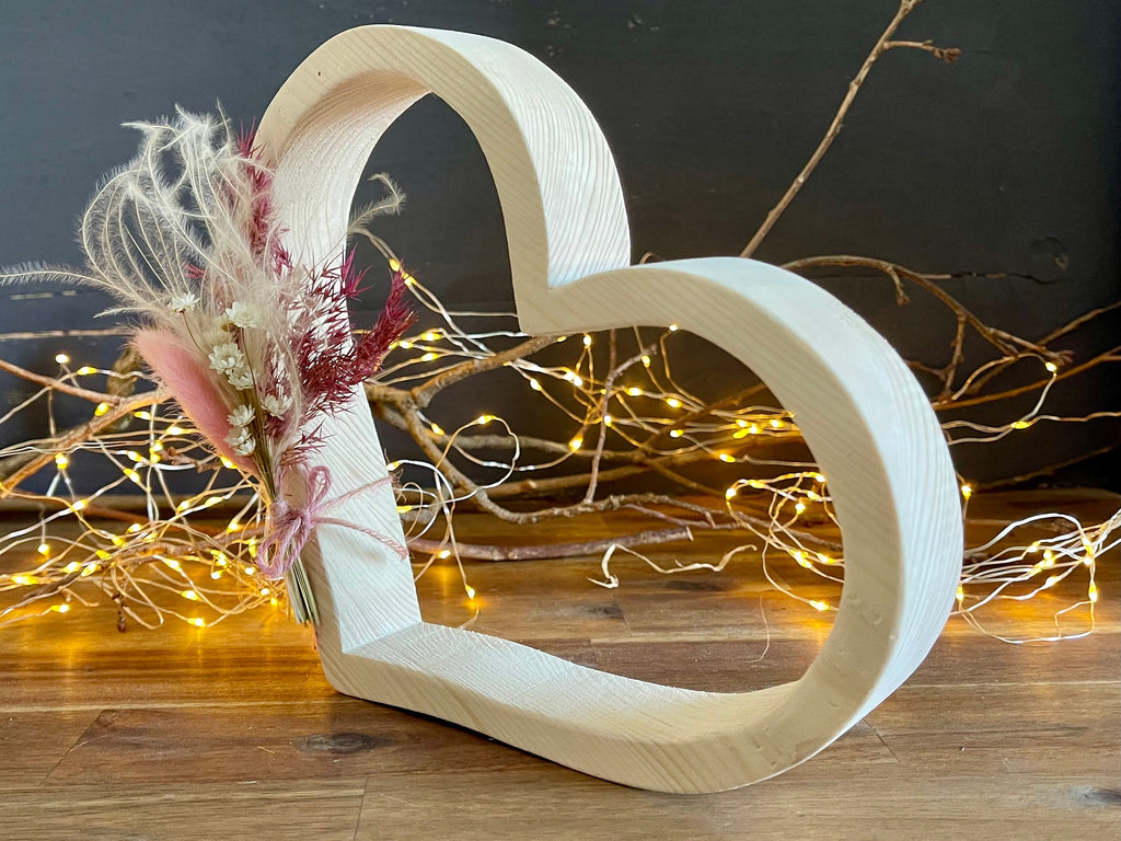 Herz aus Holz mit Trockenblumen - Geschenk zur Hochzeit & Geburtstag