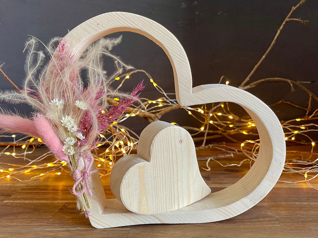 Herz aus Holz mit Trockenblumen - Geschenk zur Hochzeit & Geburtstag