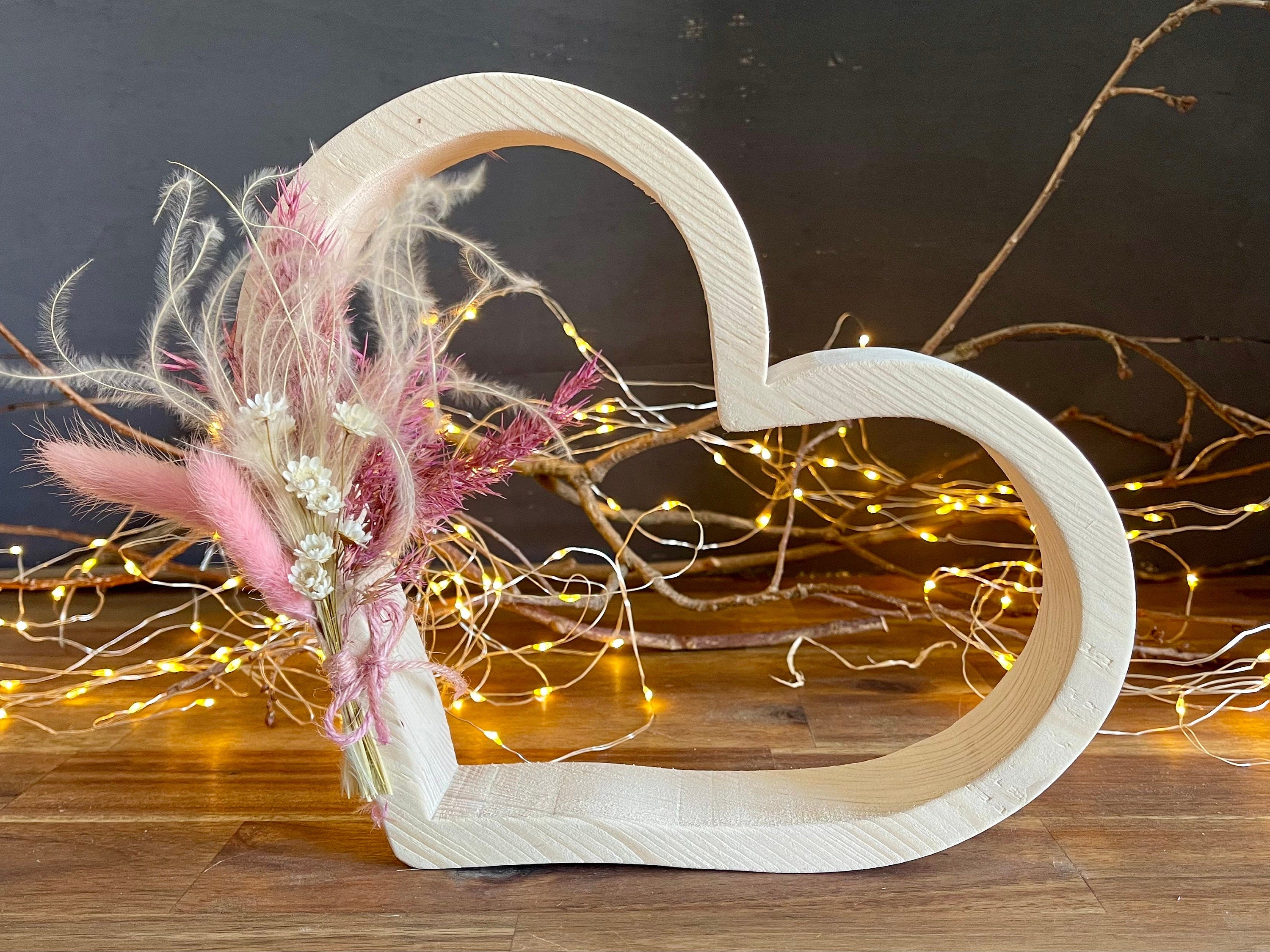 Herz aus Holz mit Trockenblumen - Geschenk zur Hochzeit & Geburtstag