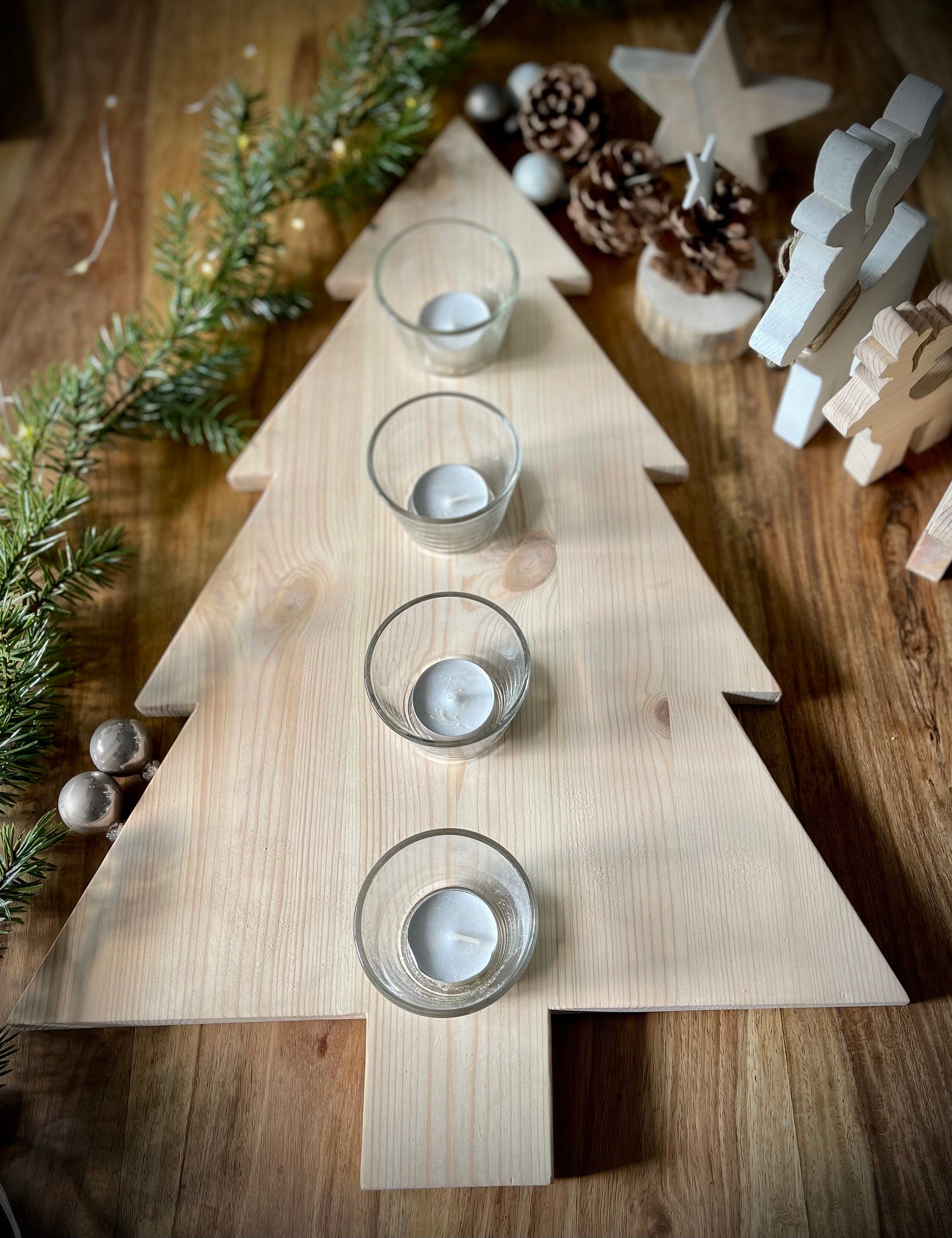 Adventskranz aus Holz - Nachhaltiger Tannenbaum-Kerzenhalter für Weihnachten