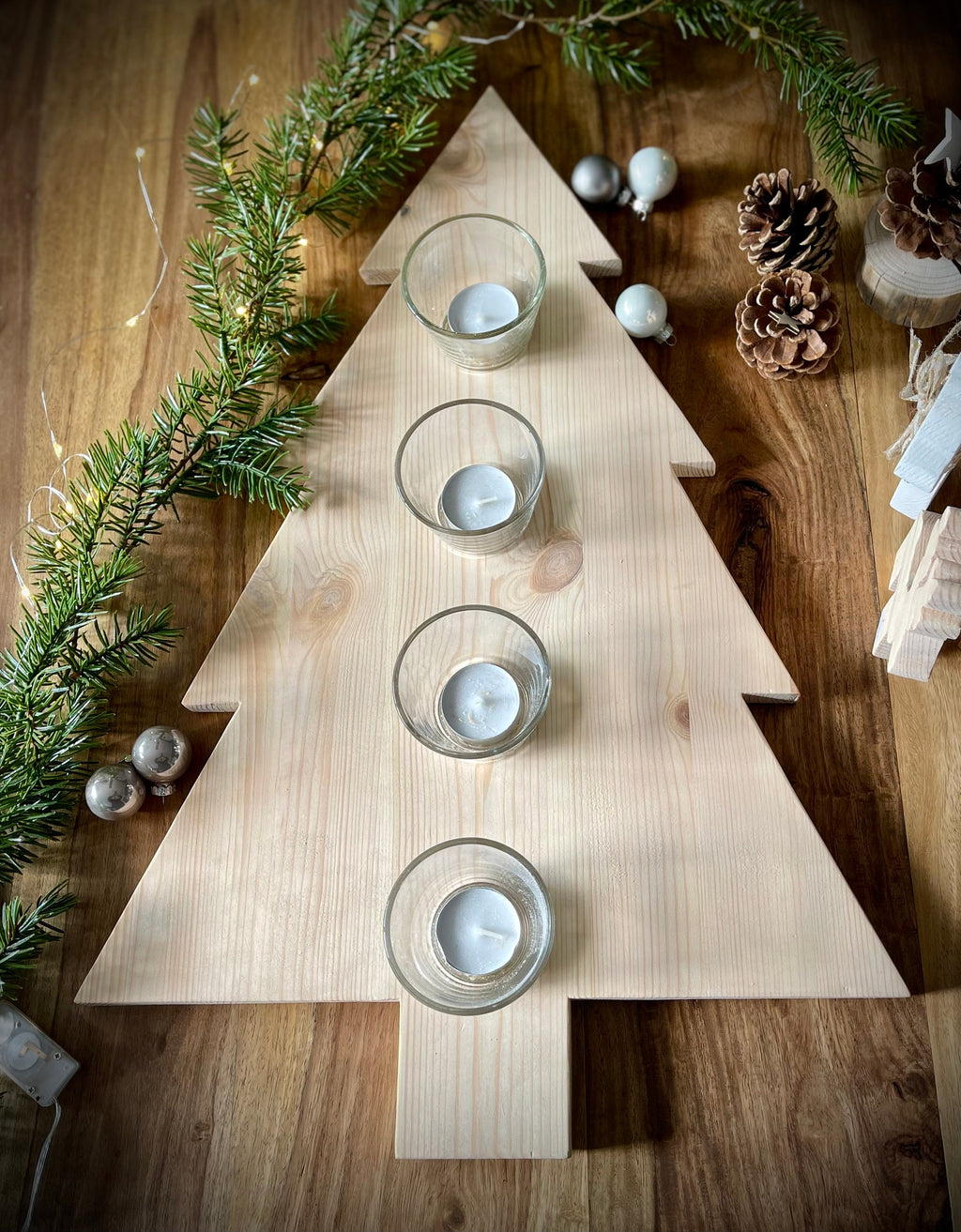 Adventskranz aus Holz - Nachhaltiger Tannenbaum-Kerzenhalter für Weihnachten