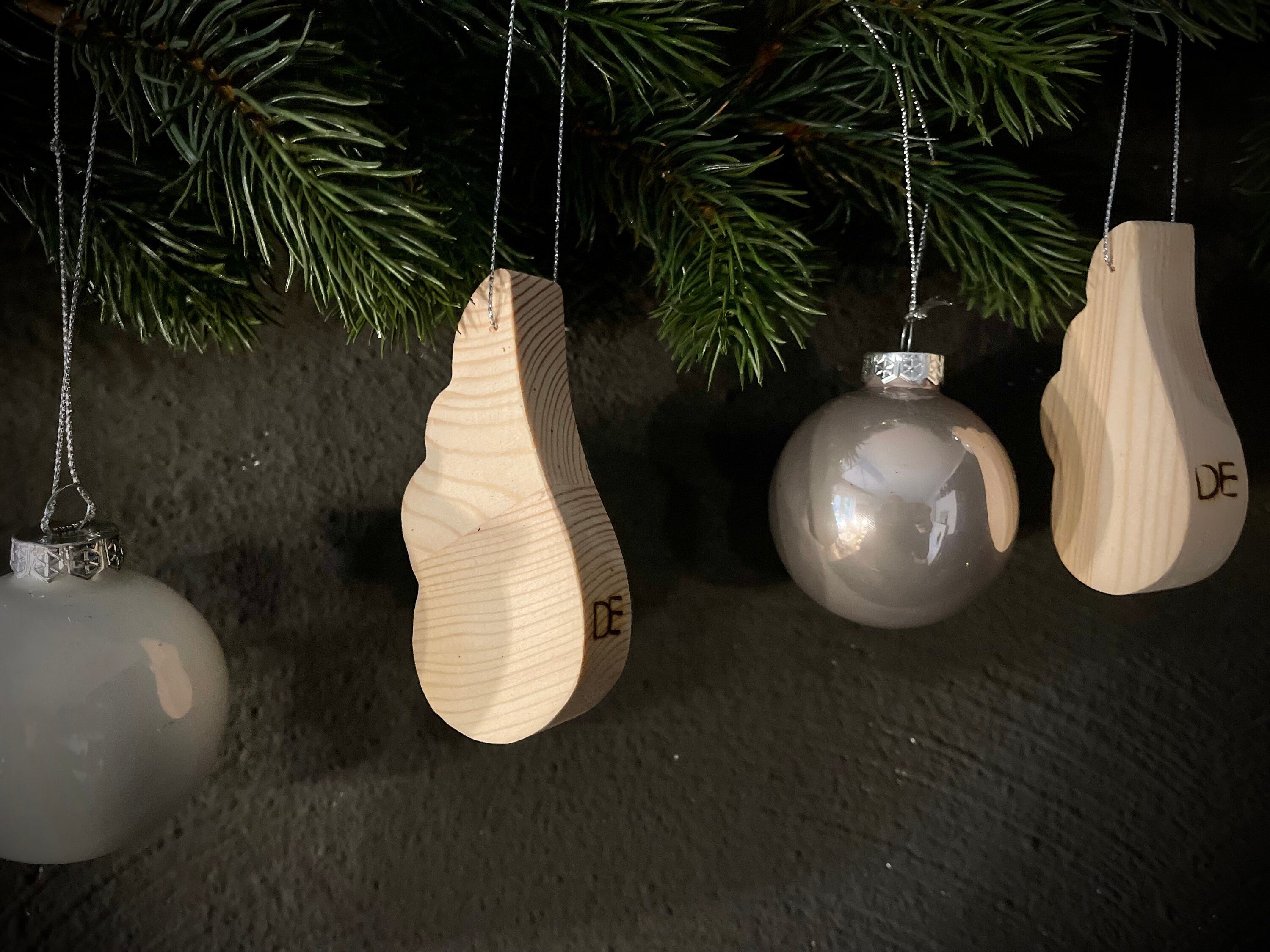 Weihnachtsbaumschmuck aus Holz - Verschiedene Motive nachhaltig & handgefertigt