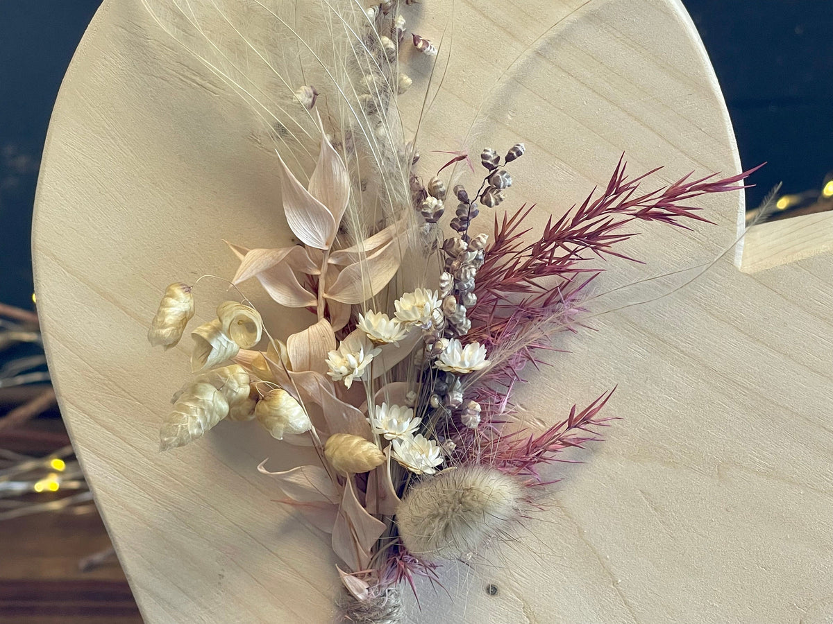 XL Herz aus Holz mit Trockenblumen
