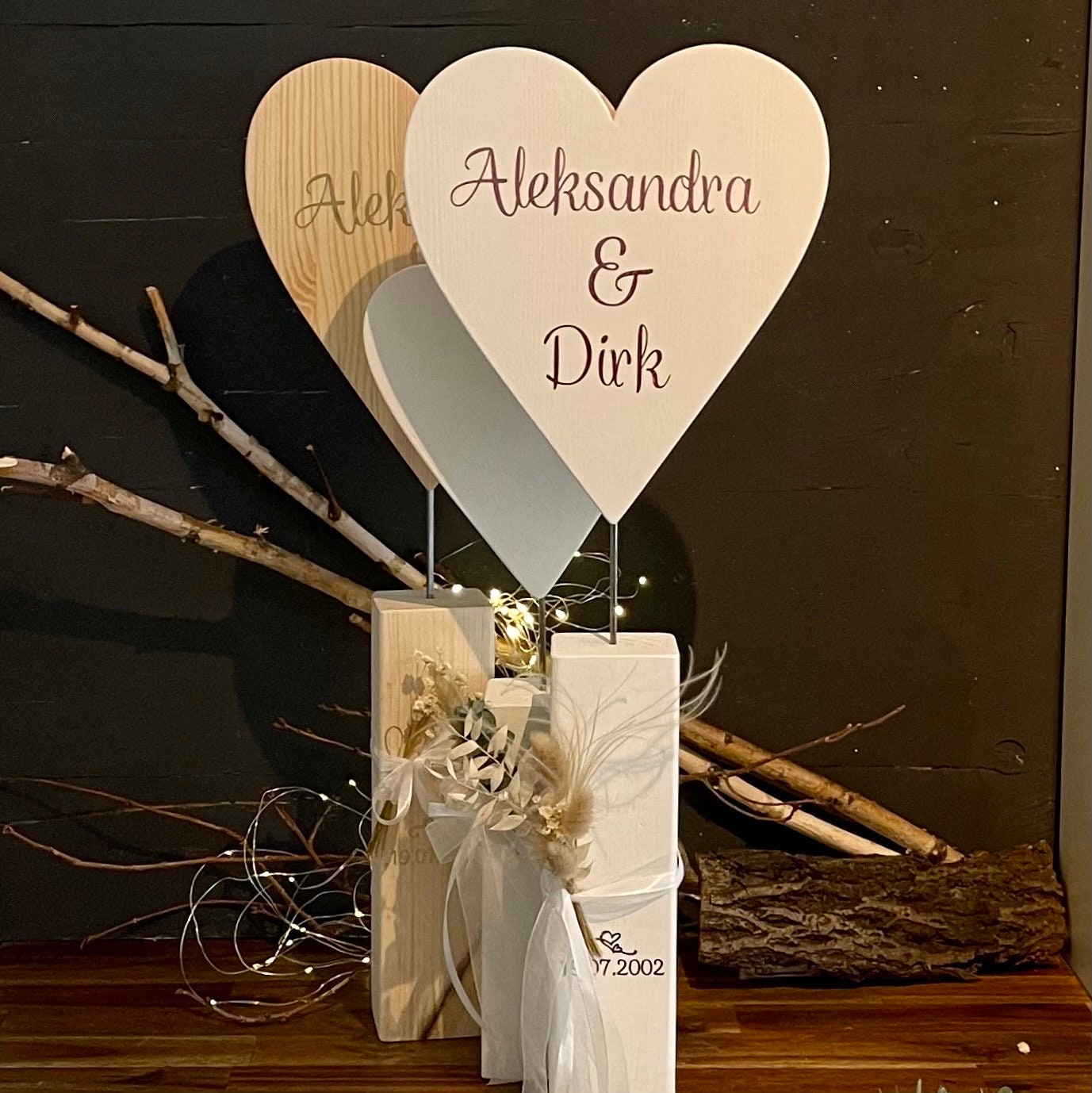 Herz Stele aus Holz - Geschenk zur Verlobung, Hochzeit & Muttertag