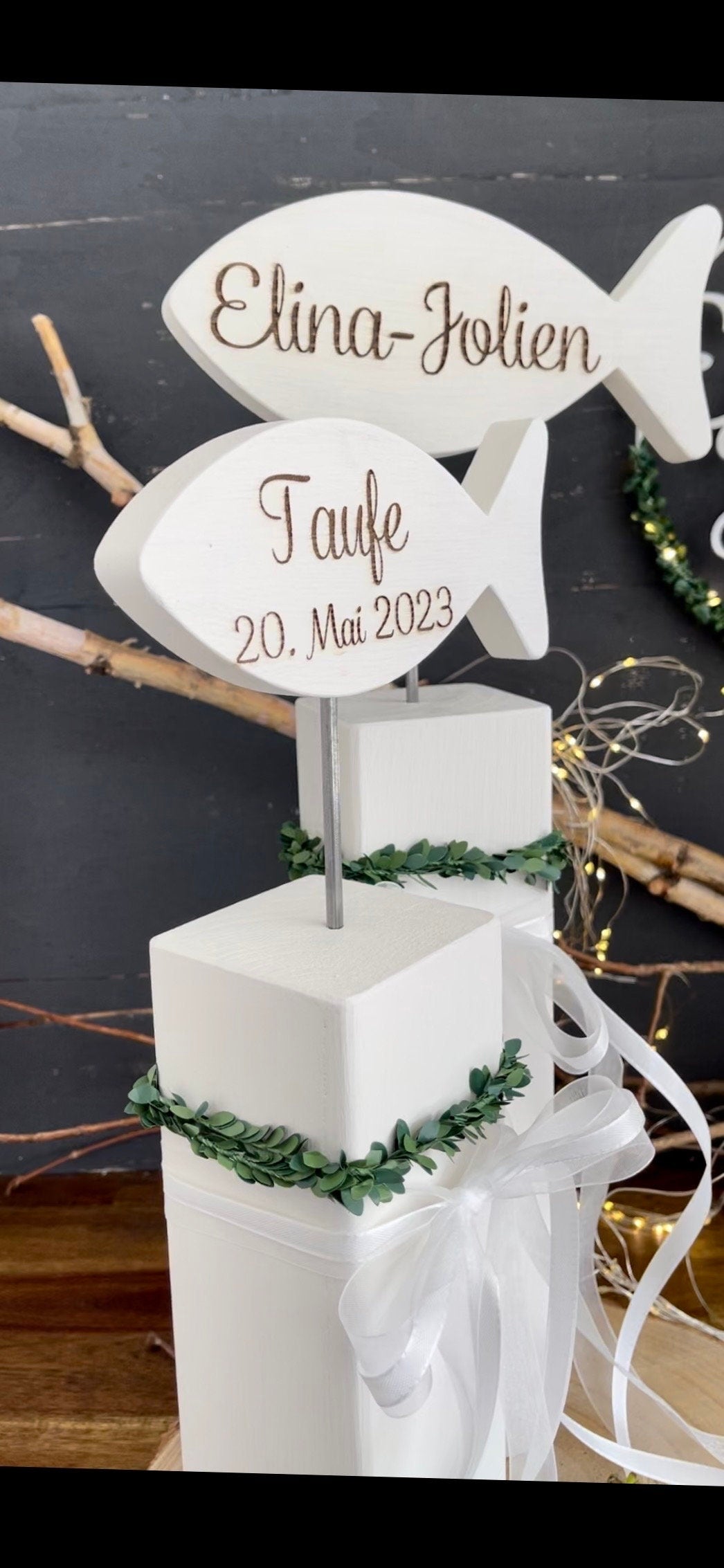 Deko-Set zur Taufe & Kommunion - 2 Stelen mit Fischen, Türkranz & Lichterkette