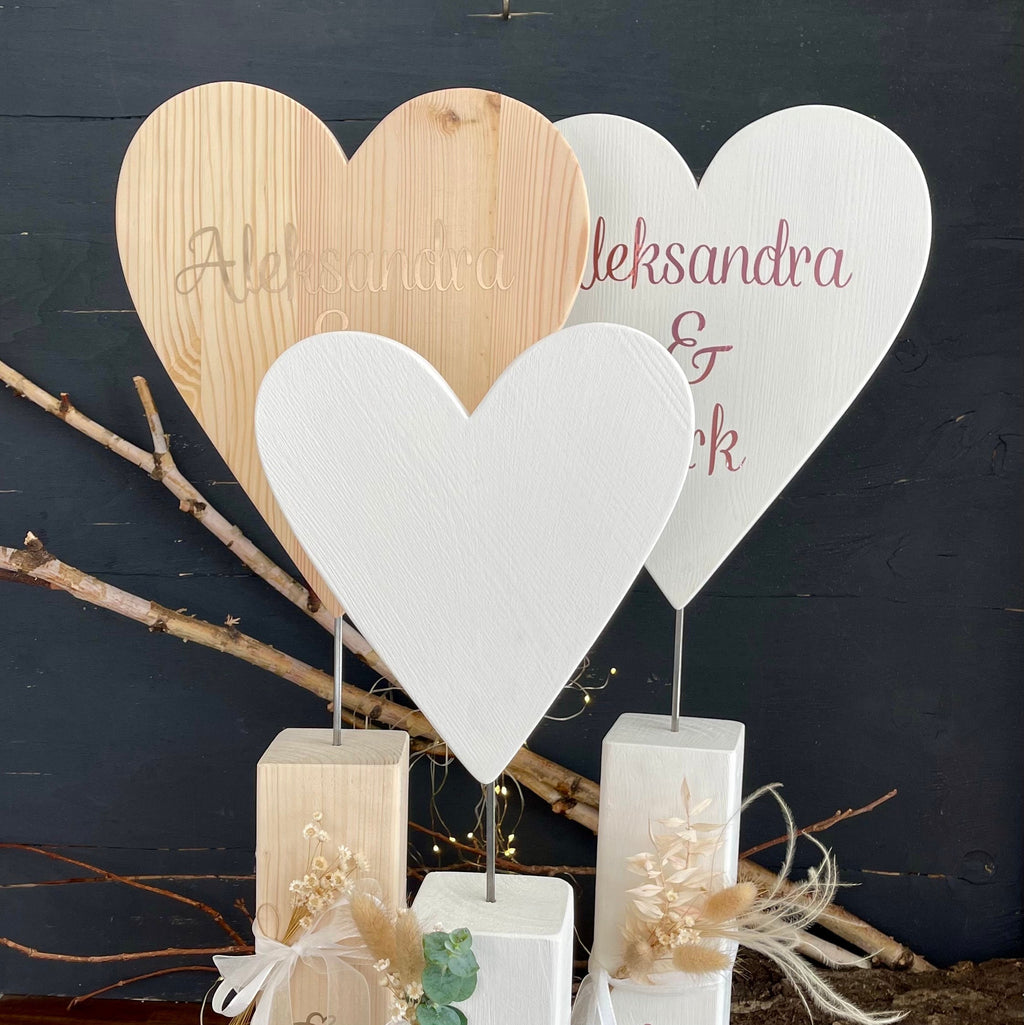 Herz Stele aus Holz - Geschenk zur Verlobung, Hochzeit & Muttertag