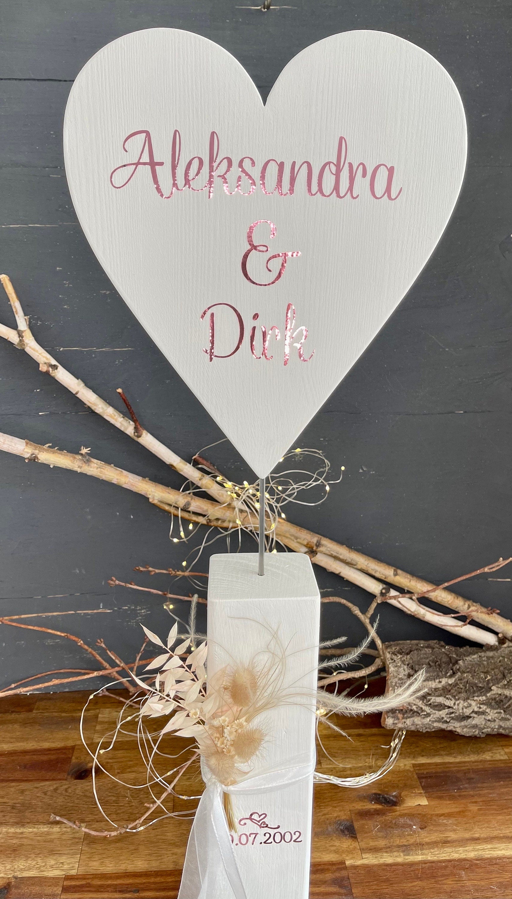 Herz Stele aus Holz - Geschenk zur Verlobung, Hochzeit & Muttertag