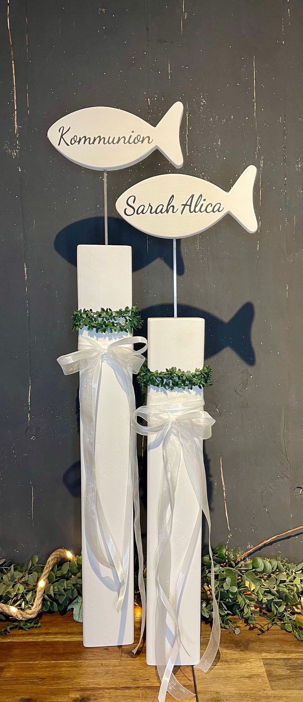 Stele XL mit Fisch zur Taufe & Kommunion - Mit Kränzchen & Schleife in 2 Größen