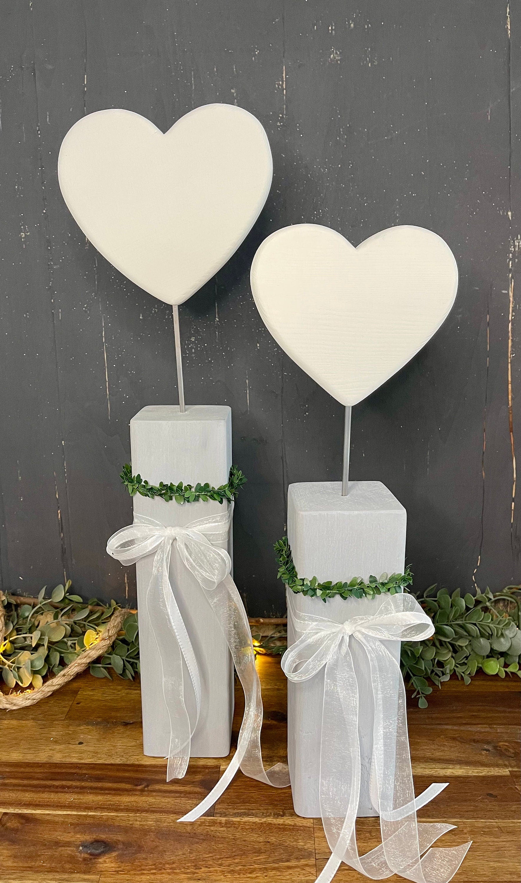 Herz Deko Stele Set zur Taufe & Kommunion - Komplett mit Kranz & Lichterkette