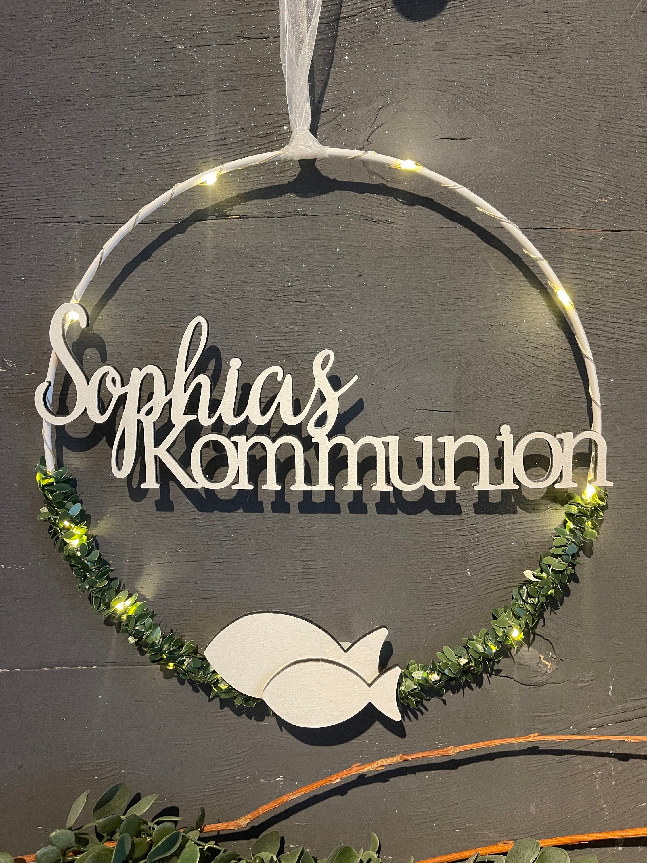 Türkranz mit Namen zur Taufe, Kommunion & Konfirmation - Personalisiert mit Lichterkette