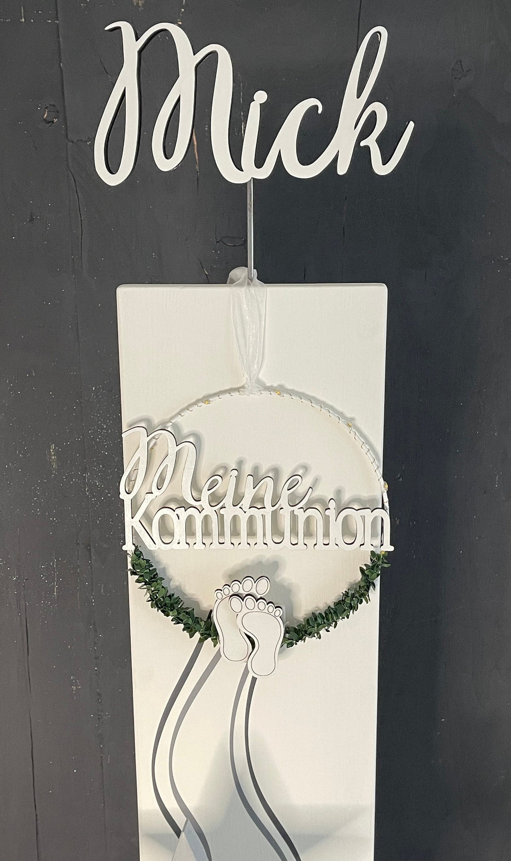 Deko Stele Set zur Taufe, Kommunion & Konfirmation - Komplett mit Kranz & Lichterkette
