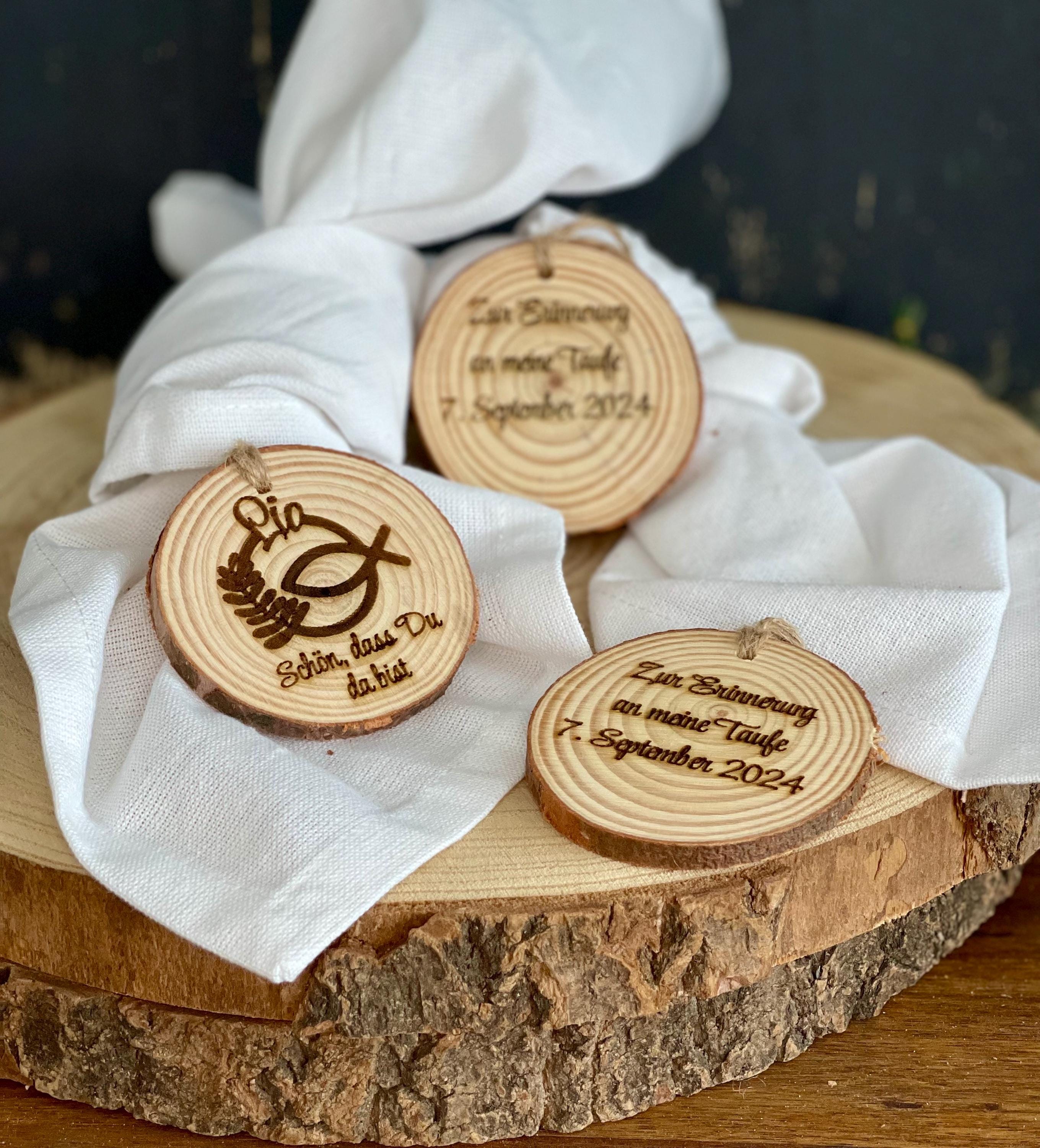 Deko-Artikel zur Taufe & Kommunion - Erinnerungsbox, Tischaufsteller & Gastgeschenke