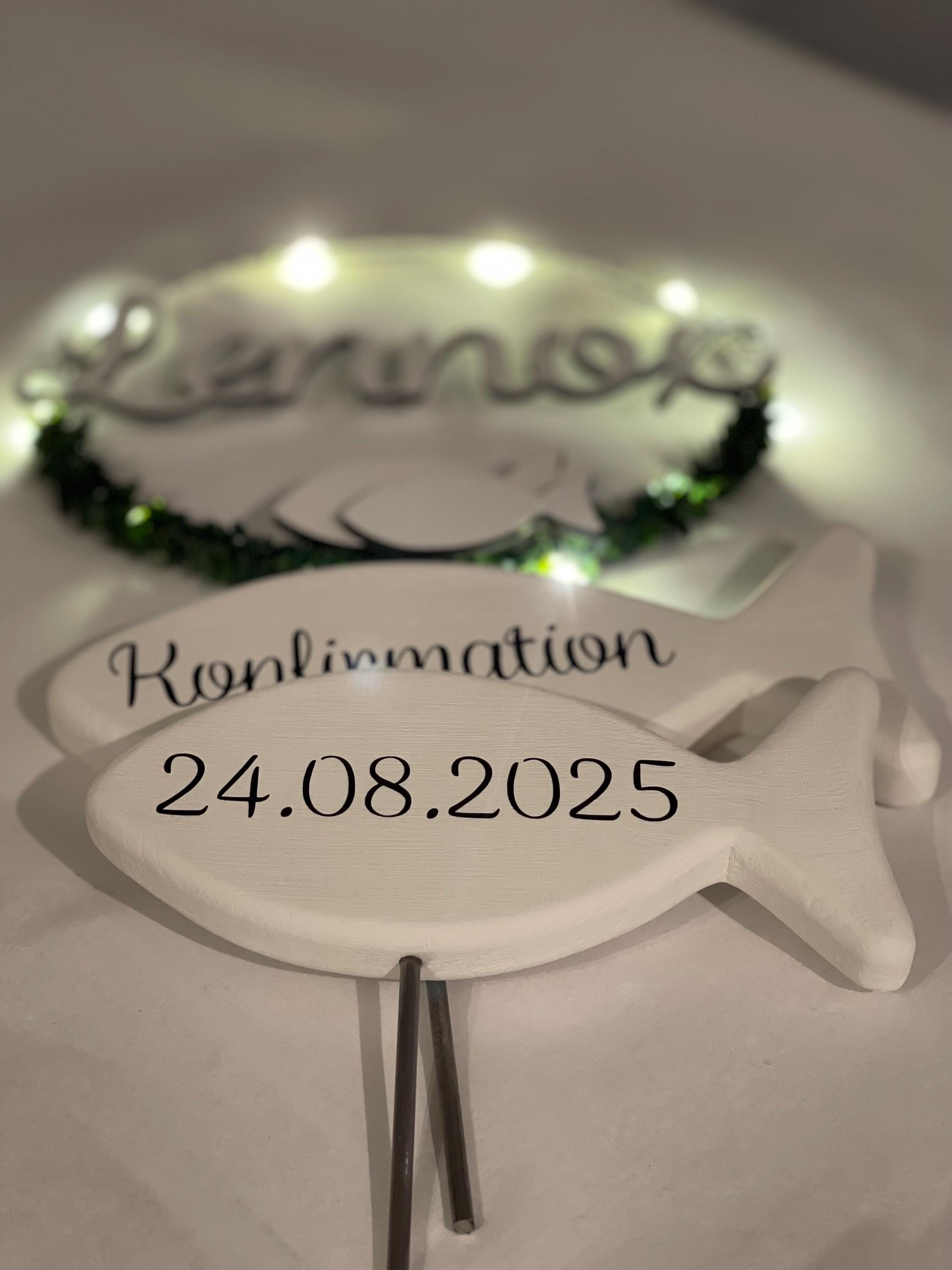 Deko Stelen Set mit Fischen - Taufe, Kommunion & Konfirmation | Personalisierbar mit Namen